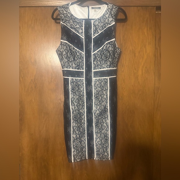 BRAND NEW ASOS BLACK GEOMETRIC LACE FIGURE-FLATTERING BODYCON DRESS Medium - Picture 1 of 9